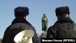 Сотрудники полиции на Пушкинской площади в Москве