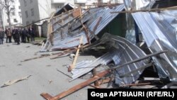 В Шида Картли стихия бушевала особенно яростно: только в Гори ветер снес крыши с 35 жилых корпусов, а в целом в районе повреждены 110 зданий