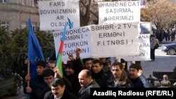 Protesters picket outside the Iranian embassy in Baku. 