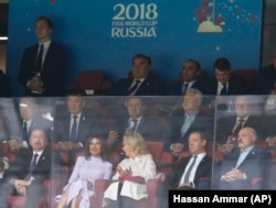 Зарубежные политики, прибывшие на открытие чемпионата мира по футболу в Москве, на VIP-трибуне стадиона «Лужники». 14 июня 2018 года.