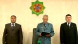 Arhiw suraty. Türkmen kazysy korrupsiýada aýyplanan bank resmilerine çykaryln hökümleri yglan edýär. Aşgabat, 28-nji iýul, 2011.