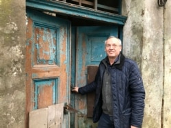 Виктор Салтановский в дверях своей тюрьмы