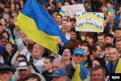 Проукраїнський мітинг у Донецьку. Квітень 2014 року