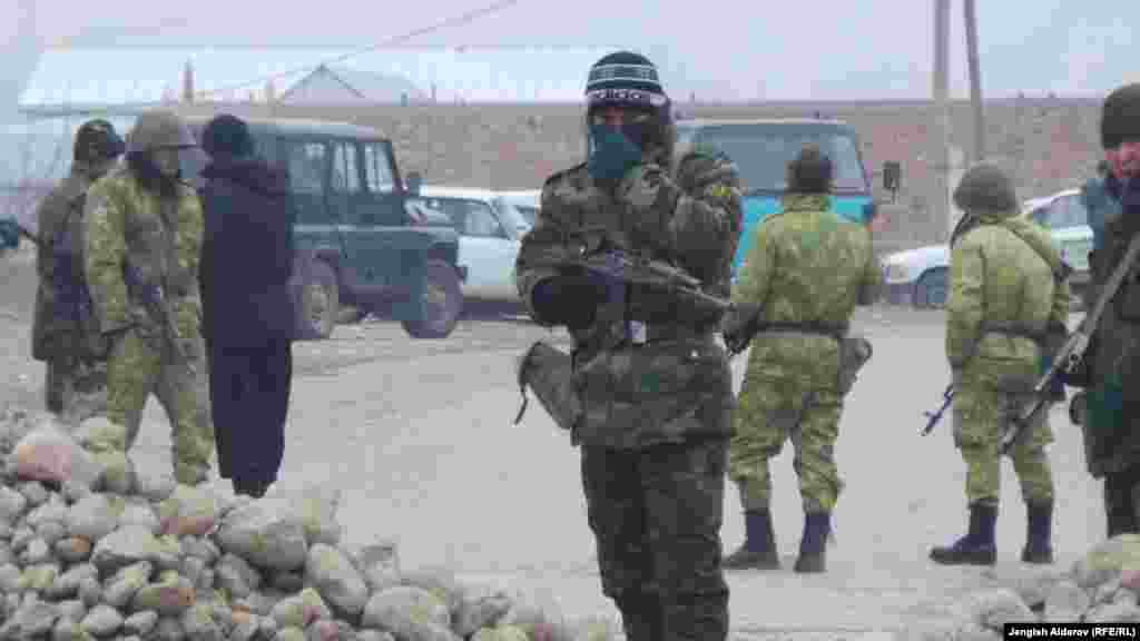 18 декабря Бишкек и Душанбе провели переговоры, связанные с цинидентом на таджикско-кыргызской границе. Вечером 17 декабря в приграничном кыргызском селе Ак-Сай в Баткенском районе произошла потасовка между гражданами Кыргызстана и Таджикистана. Ее причиной стал пожар в строении, расположенном в приграничной зоне и принадлежащем одному из граждан Кыргызстана.