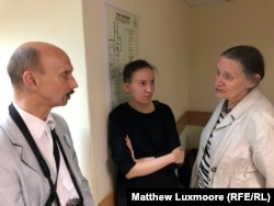 Tatyana Avilova (right) waits at the Petrozavodsk courthouse with two other Dmitriyev supporters, Anastasia Kulakova and Andrei Litvin.