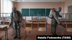 Дезинфекция школы в период пандемии коронавируса в деревне Боровляны
