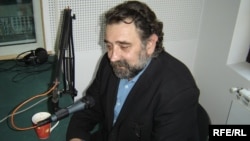 Zoran Sekulić bio je osnivač prve privatne novinske agencije koja je počela da radi 7. februara 1994. godine