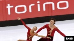 Российские фигуристы Татьяна Тотьмянина и Максим Маринин во время выступления на XX зимней Олимпиаде.