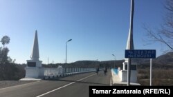 Теперь, кроме центрального моста через Ингури, функционирует лишь один КПП Саберио-Пахулани. Многие опасаются, что в ближайшее время он также будет закрыт