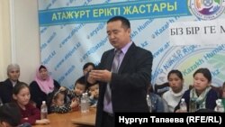 “Атажурт” нодавлат ташкилоти раҳбари Серикжан Билаш.