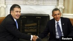 Американскиот претседател Барак Обама и неговиот грузиски колега Михаил Саакашвили на средбата во Белата куќа 