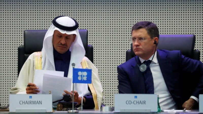 ОПЕК и Россия договорились сократить добычу нефти