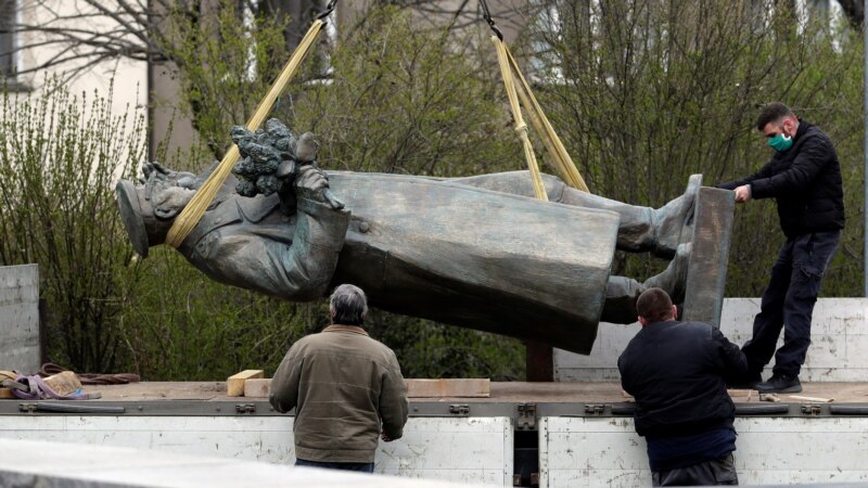Русија со истрага за отстранување на статуа на советски маршал во Прага 