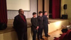 Режиссер Алексей Малечкин и Давид Джениа с отцом и братом на презентации фильма