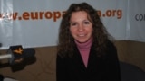 Diana Pînzescu în studioul Europei Libere la Chișinău