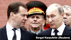 Тодішній прем'єр-міністр Росії Дмитро Медведєв (ліворуч) і російський президент Володимир Путін. Москва, 2013 рік