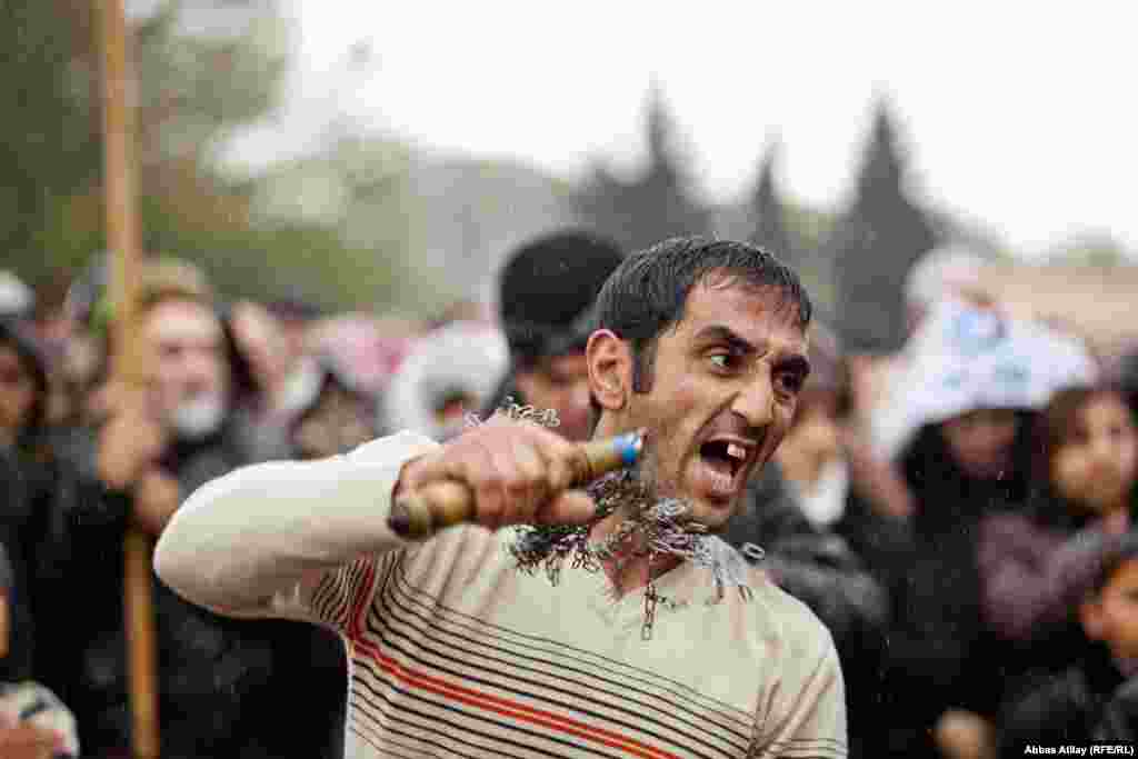 Azerbaijani Shi&#39;ite Muslims observe Ashura in Nardaran, a center of conservative Shi&#39;a Islam close to the capital, Baku. (RFE/RL/Abbas Atilay)