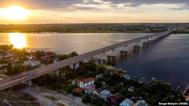 Антонівський міст поєднував правобережну та лівобережну частини Херсонщини, липень 2022 року