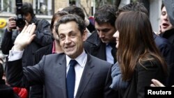 Nicolas Sarkozy i carla Bruni