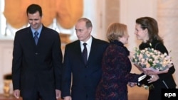 У них давняя связь, еще со времен Людмилы Путиной. Российская президентская чета принимает сирийскую чету в Кремле. 25.01.2005 