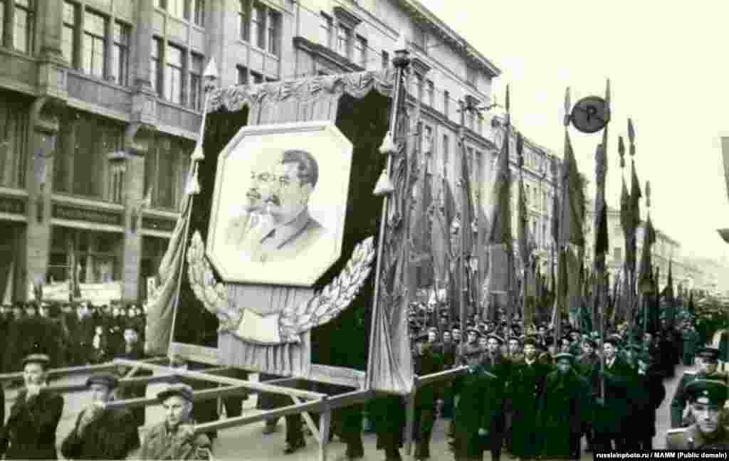 Демонстрация 7 ноября 1949 года