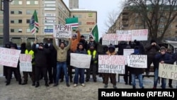 Прошлогодний митинг чеченской диаспоры в Стокгольме указывает на то, что в самой республике права человека нарушаются, но люди бояться об этом заявлять