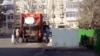 Мусорный контейнер во дворе столичного микрорайона, Ашхабад, февраль, 2020 