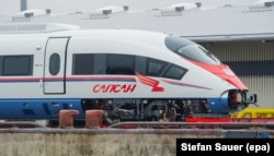 Поезд "Сапсан" производства немецкого концерна Siemens, предназначенный для Российских железных дорог. Фото 2014 года