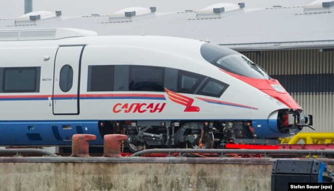 Поезд "Сапсан" производства немецкого концерна Siemens, предназначенный для Российских железных дорог. Фото 2014 года