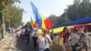 Manifestanți, căutând să deblocheze autocarele sechestrate de poliție, Chișinău, 1 septembrie 2018