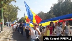 Marea Adunare Centenară întreruptă, marș spre periferie unde ar fi blocate trei autocare cu participanți, Chișinău, 1 septembrie 2018