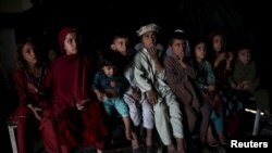 Pakistandan qayıtmış əfqan qaçqın uşaqları