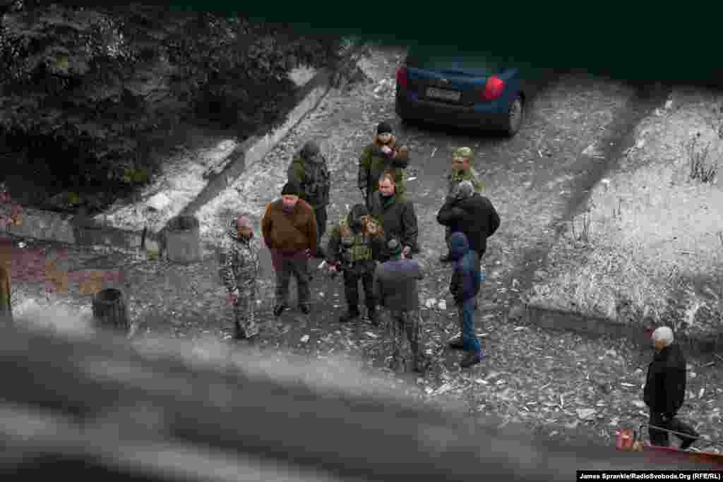 Gunmen from the self-proclaimed &quot;Donetsk People&#39;s Republic&quot; outside the hospital.