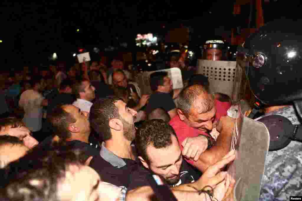 Armenia - Riot police clash with demonstrators who had gathered in a show of support for gunmen holding several hostages in a police station in Yerevan, Armenia, July 20, 2016