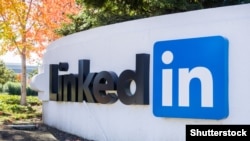 Чиновники стверджують, що надіслали адміністрації LinkedIn повідомлення з вимогою усунути порушення, але соціальна мережа цього не зробила