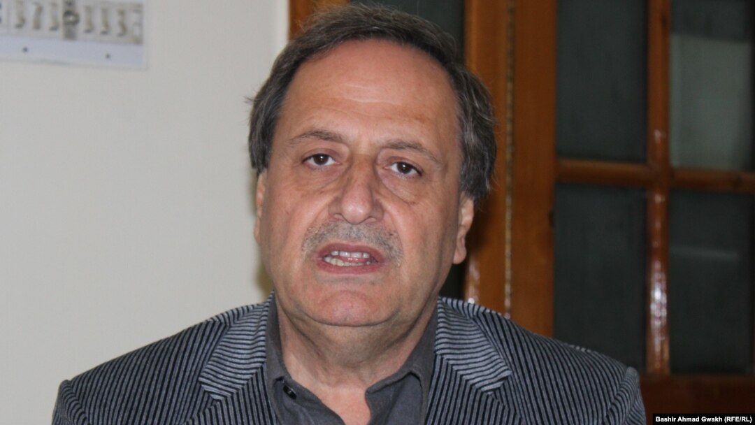 دا يوه پوښتنه ده چې وسله والو ولې د بريد پر مهال د باچا خان تصويرونه ويجاړ کړي وو خو موږ به د عدم تشدد د دغه لوی مبارز تصوير ليري نه کړو - فضل رحيم مروت