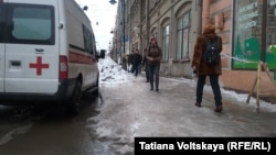 Наледь на тротуаре в Санкт-Петербурге