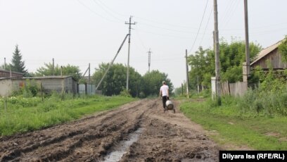 Қызы ата-анасының көзінше жалаңаш үйді аралап жүр (порно эротика) Семіз әйелдердің үлкен пиздалары