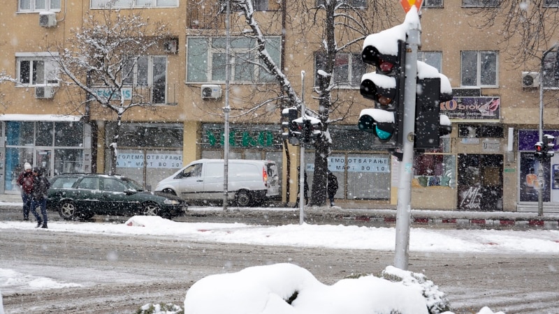 Снег во Македонија, на некои места забрана за камиони