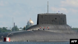 Submarinul rus Dmitri Donskoi (clasa NATO Typhoon), cel mai mare submarin activ din lume, la baza navală Krondstadt, St. Petersburg, 26 iulie 2017.