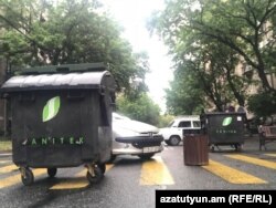 Studenți blochează o stradă din Erevan, 20 aprilie 2018