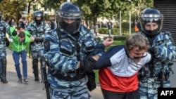 Hapšenja demonstranata na protestima u Moskvi u avgustu 2019. godine, arhivska fotografija