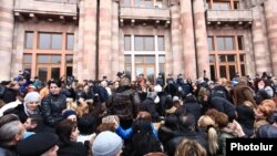 Armenia - Small business owners demonstrate outside the main government building in Yerevan, 30Jan2015.