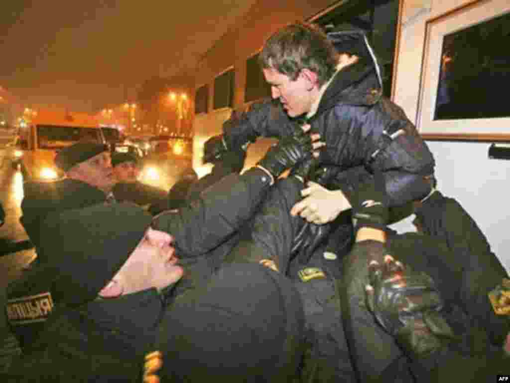Belarus - Belarus police arrest a protestor in Minsk, 10Jan2008