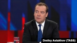 Дмитрий Медведев гуфтааст, ки 40 дар сади муҳоҷирон бекор мондаанд.