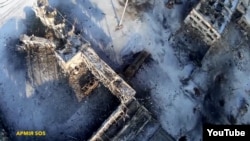 Кадр із відео повітряної розвідки над Донецьким аеропортом, здійснений підрозділом безпілотної авіації волонтерської організації «Армія SOS». Донецьк, 15 січня 2015 року