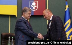 Президент України Петро Порошенко і голова Хмельницької обласної державної адміністрації Вадим Лозовий, 19 травня 2018 року