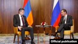 Премьер-министры Армении и России