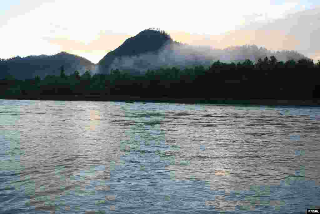 Russia – Altay region, river, landscape, boat, rafting, forest, 10Jun2008