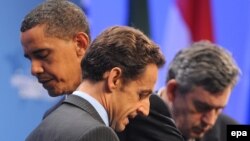 Președintele SUA, Barack Obama, președintele francez Nicolas Sarkozy și premierul britanic Gordon Brown la summitul G20 din Pittsburgh, Pennsylvania, 25 septembrie 2009.